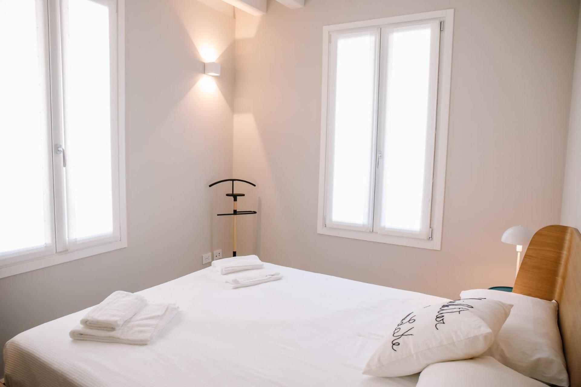 Elegant Beige Apartment - 5 Minutes From The Lake Como Exterior foto
