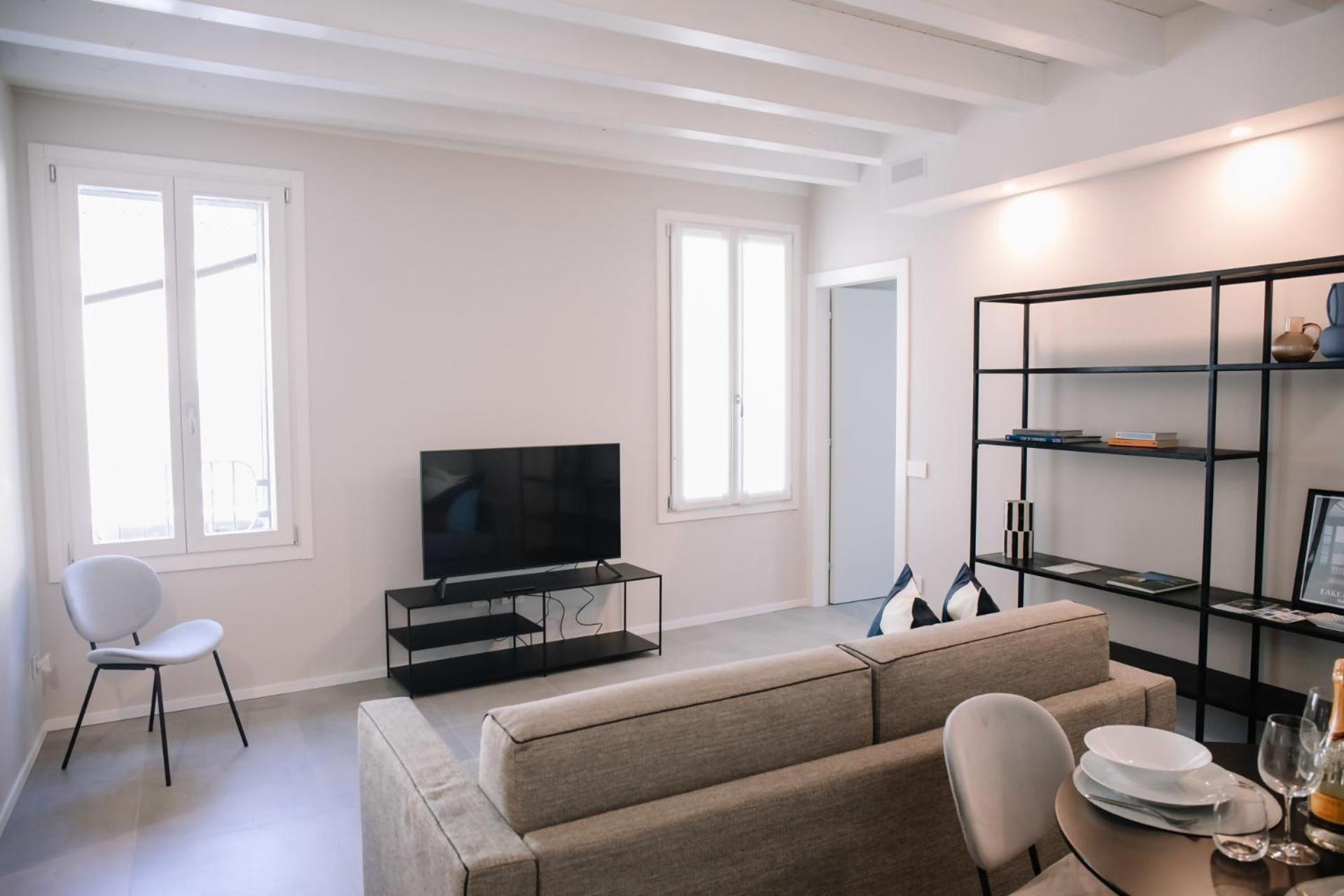 Elegant Beige Apartment - 5 Minutes From The Lake Como Exterior foto