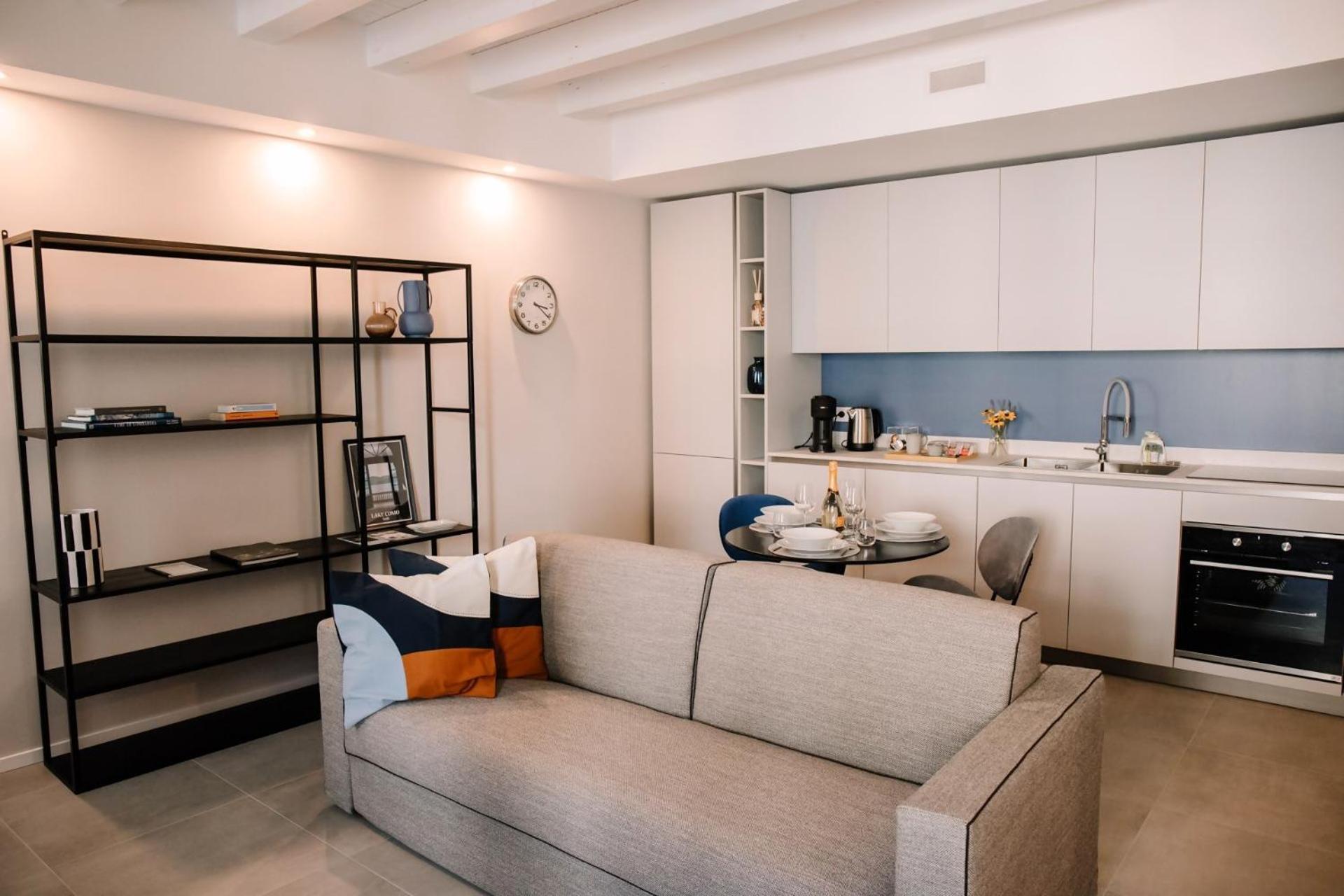 Elegant Beige Apartment - 5 Minutes From The Lake Como Exterior foto