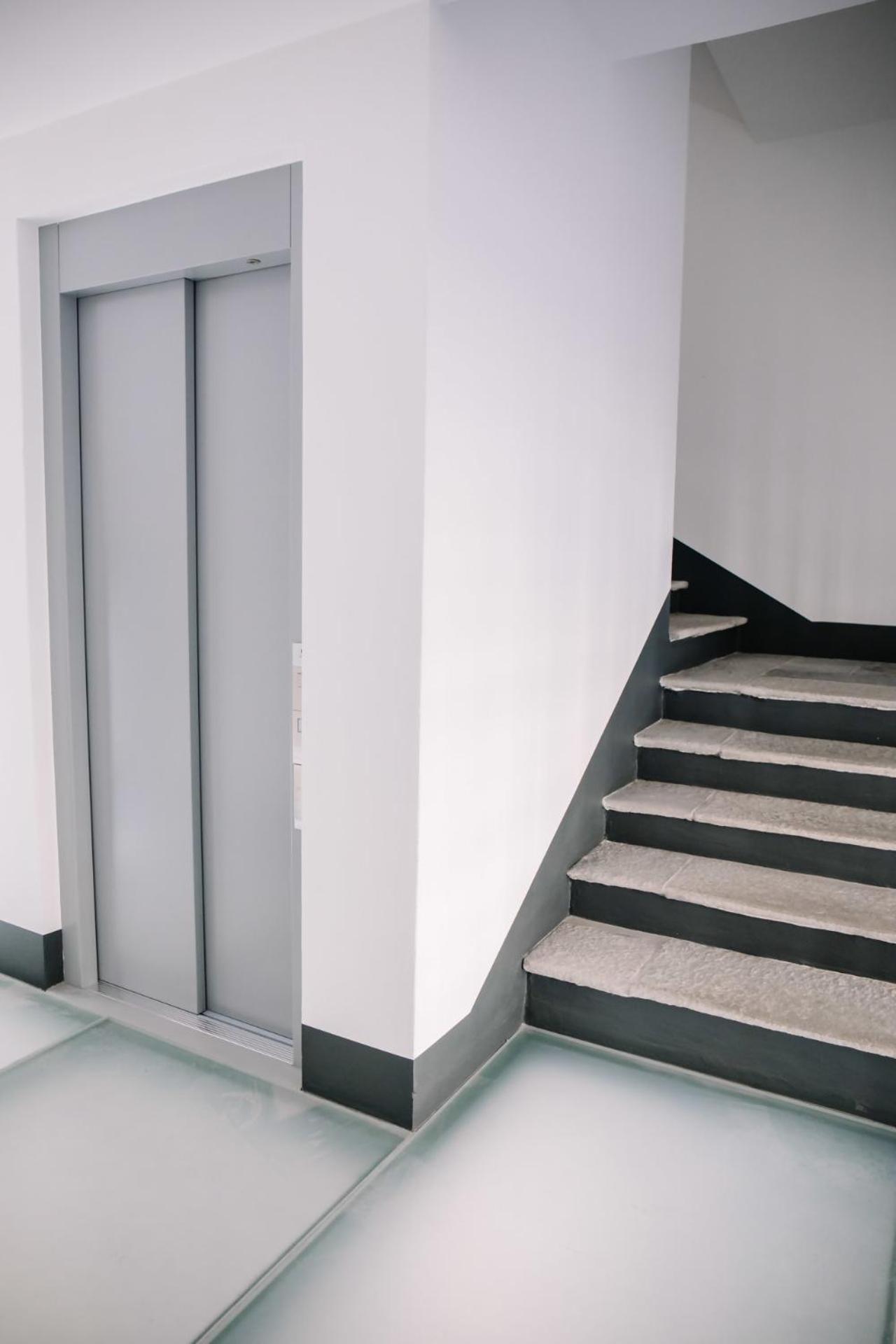 Elegant Beige Apartment - 5 Minutes From The Lake Como Exterior foto