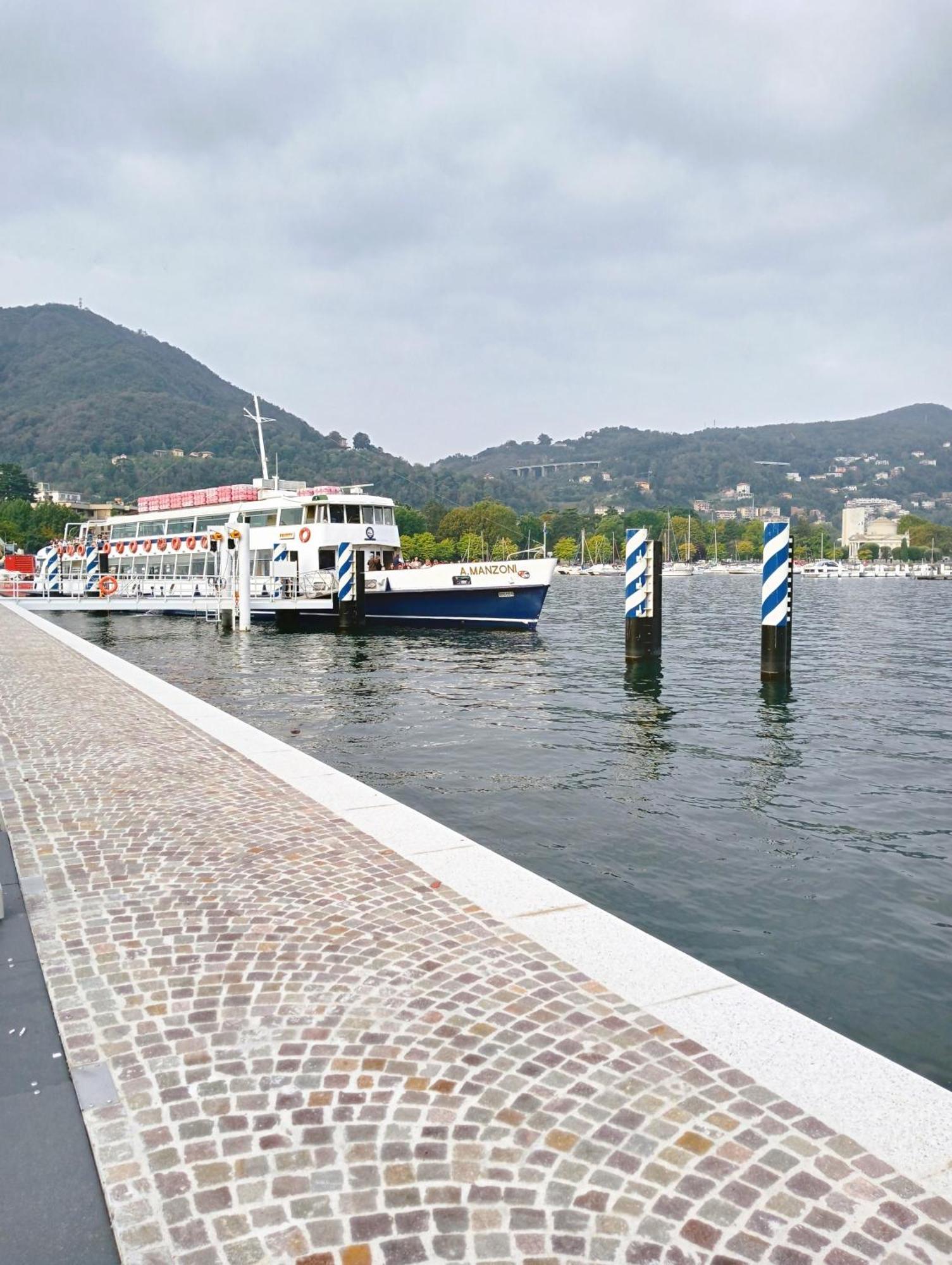 Elegant Beige Apartment - 5 Minutes From The Lake Como Exterior foto