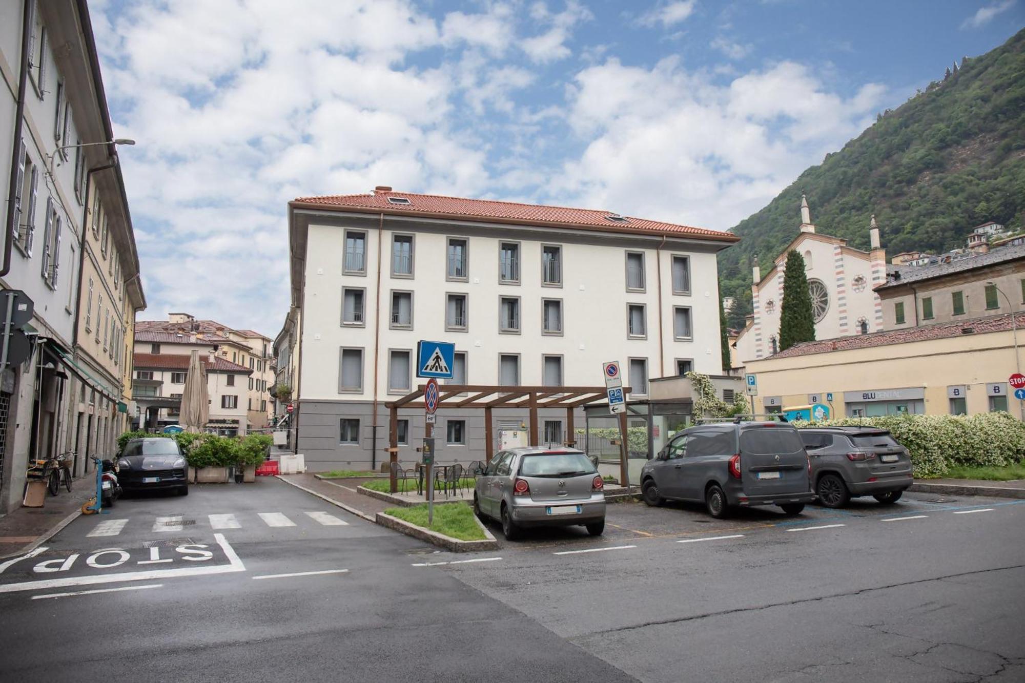 Elegant Beige Apartment - 5 Minutes From The Lake Como Exterior foto