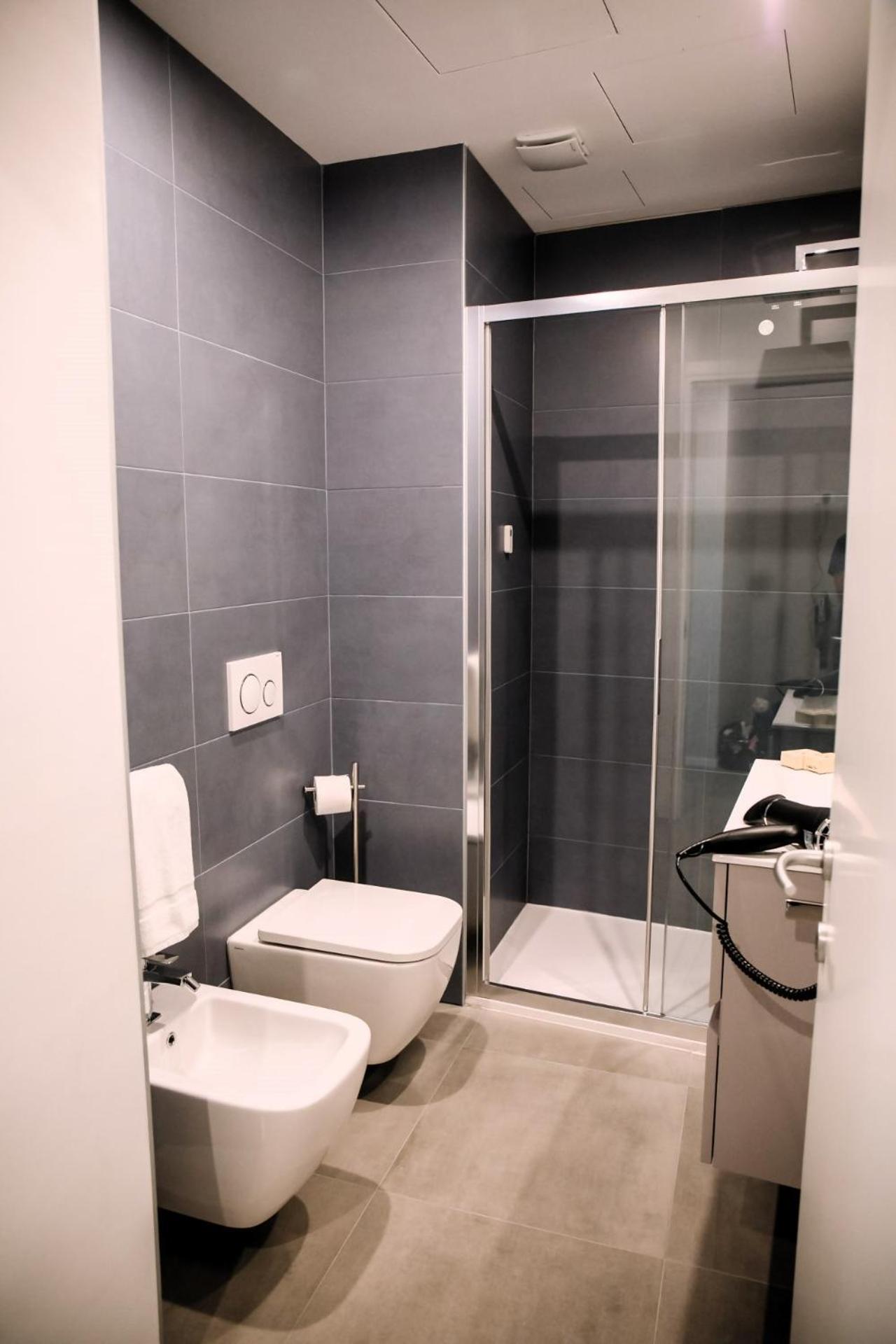 Elegant Beige Apartment - 5 Minutes From The Lake Como Exterior foto